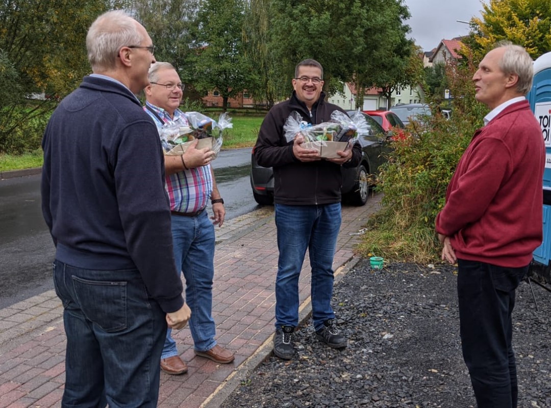 Dammersbacher Blaskapelle gratuliert Amand und Walter Glotzbach
